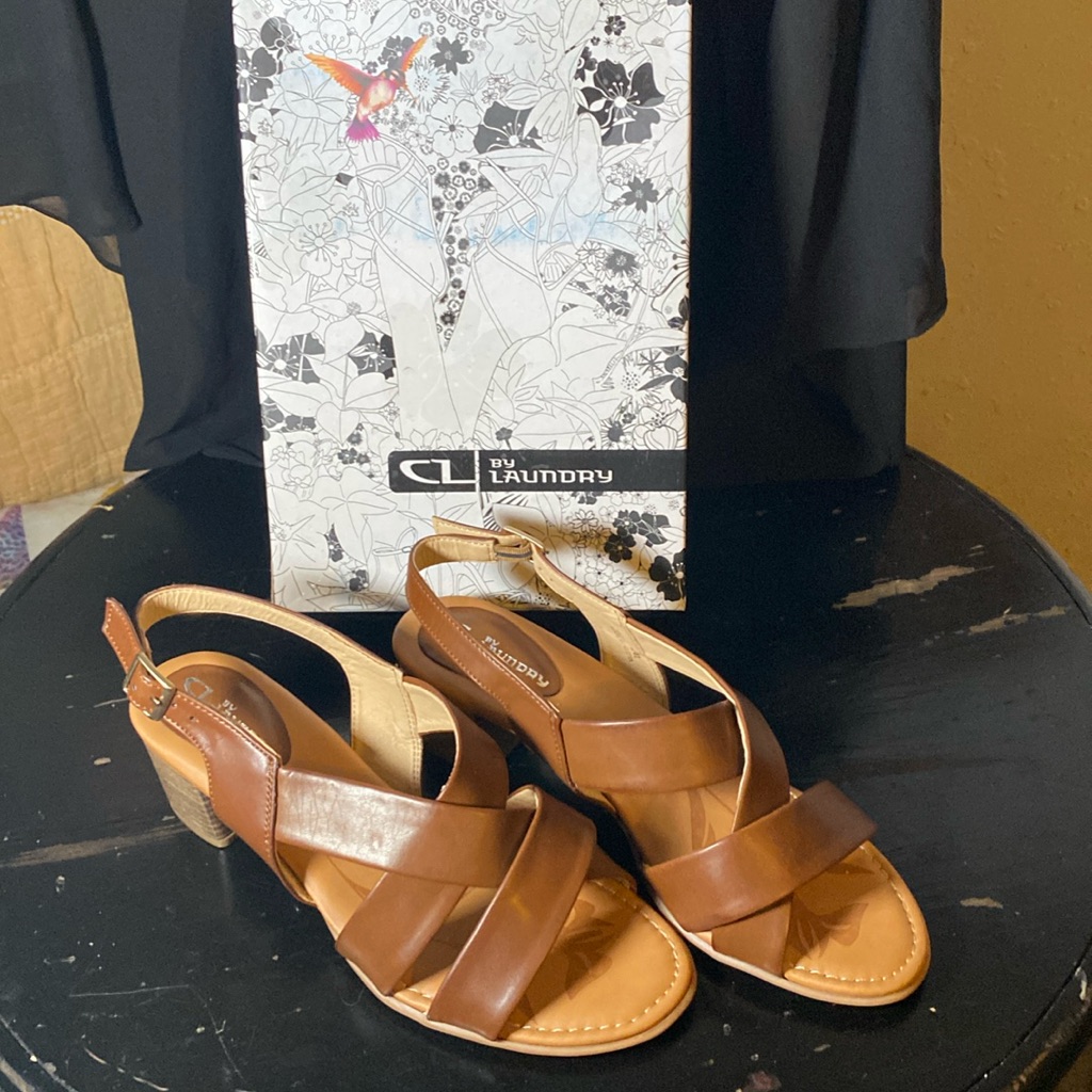 Cl Laundry Sandal With Heel. New In The Box